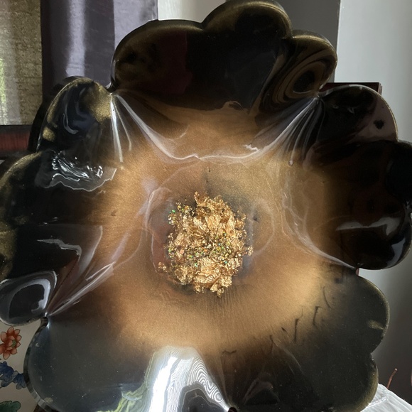 LARGE RESIN BOWL - Picture 2 of 3